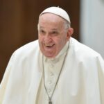 Papa Francisco lee catequesis de la audiencia general; pide don de la paz en Semana Santa