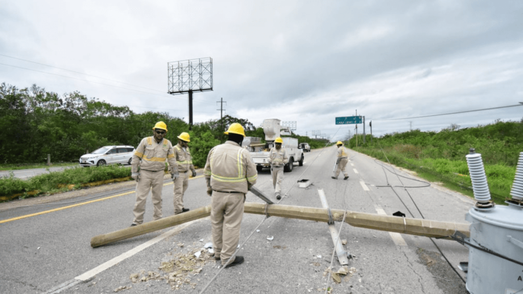 cfe_trabajos_tras_huracan_beryl_especial-min.png_554688468