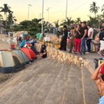 Turistas “madrugan” a las autoridades e instalan “Hotel Camarena” en playas de Acapulco