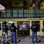 Desmantelan autoridades centro de monitoreo clandestino de grupo criminal en Othón P. Blanco; hay cinco detenidos