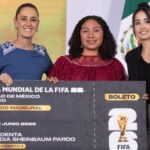 Claudia Sheinbaum entrega boletos del Mundial a 4 talentosas jóvenes mexicanas
