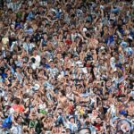 Prohíben el ingreso de banderas con mensajes sobre las Islas Malvinas a la semifinal Inglaterra vs Argentina